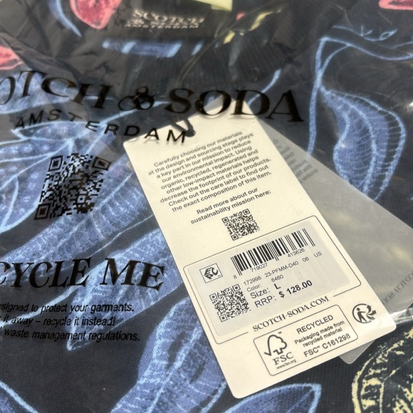 New Scotch and Soda
Big All Over Print Sweatshirt - Picture 12 of 16